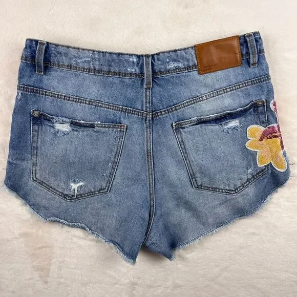 Zara Jean Shorts‎ Women's Size 00 Sequin Floral Appliqué Medium Wash Button Fly - Picture 4 of 7